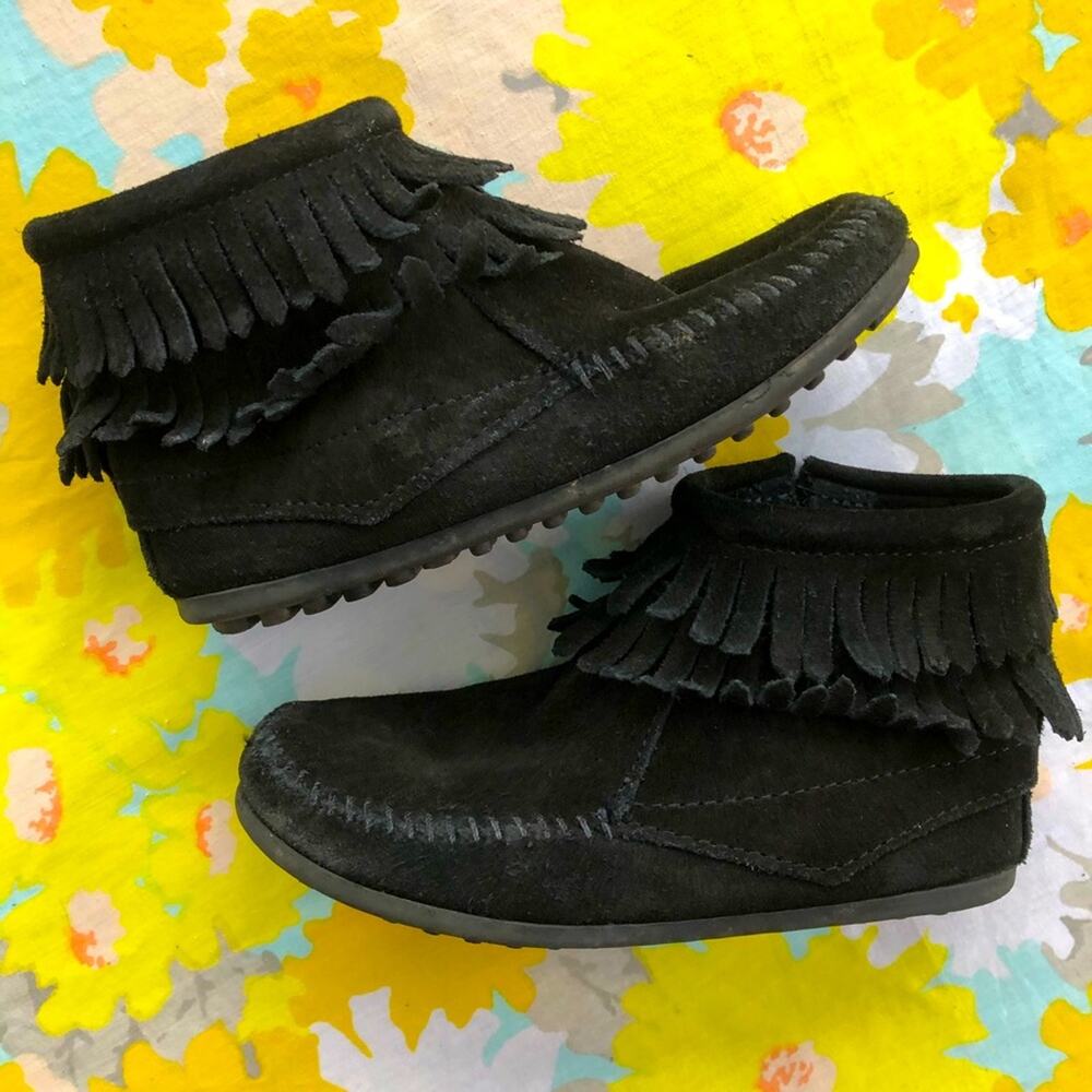 Minnetonka Black Side Zip Booties